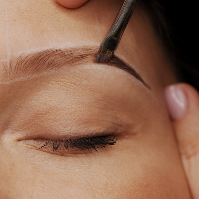 Teinture des sourcils image
